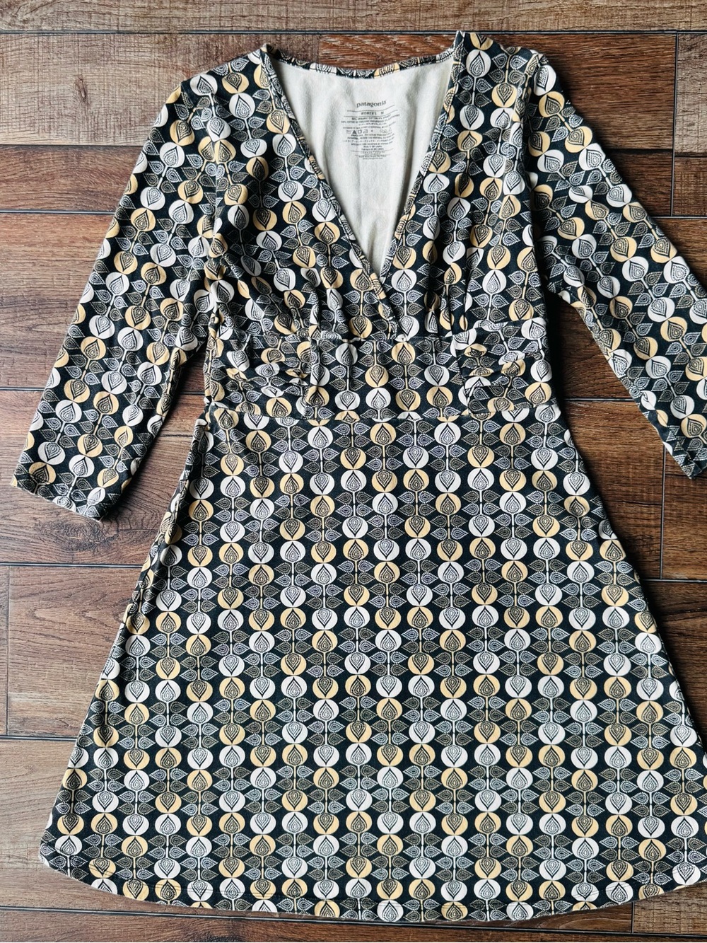 Patagonia Black, White & Gold Geometric V‑Neck A-Line Dress